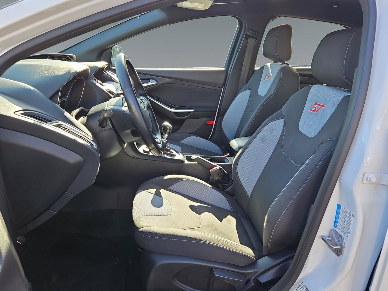 Used 2018 Ford Focus ST FWD image 9