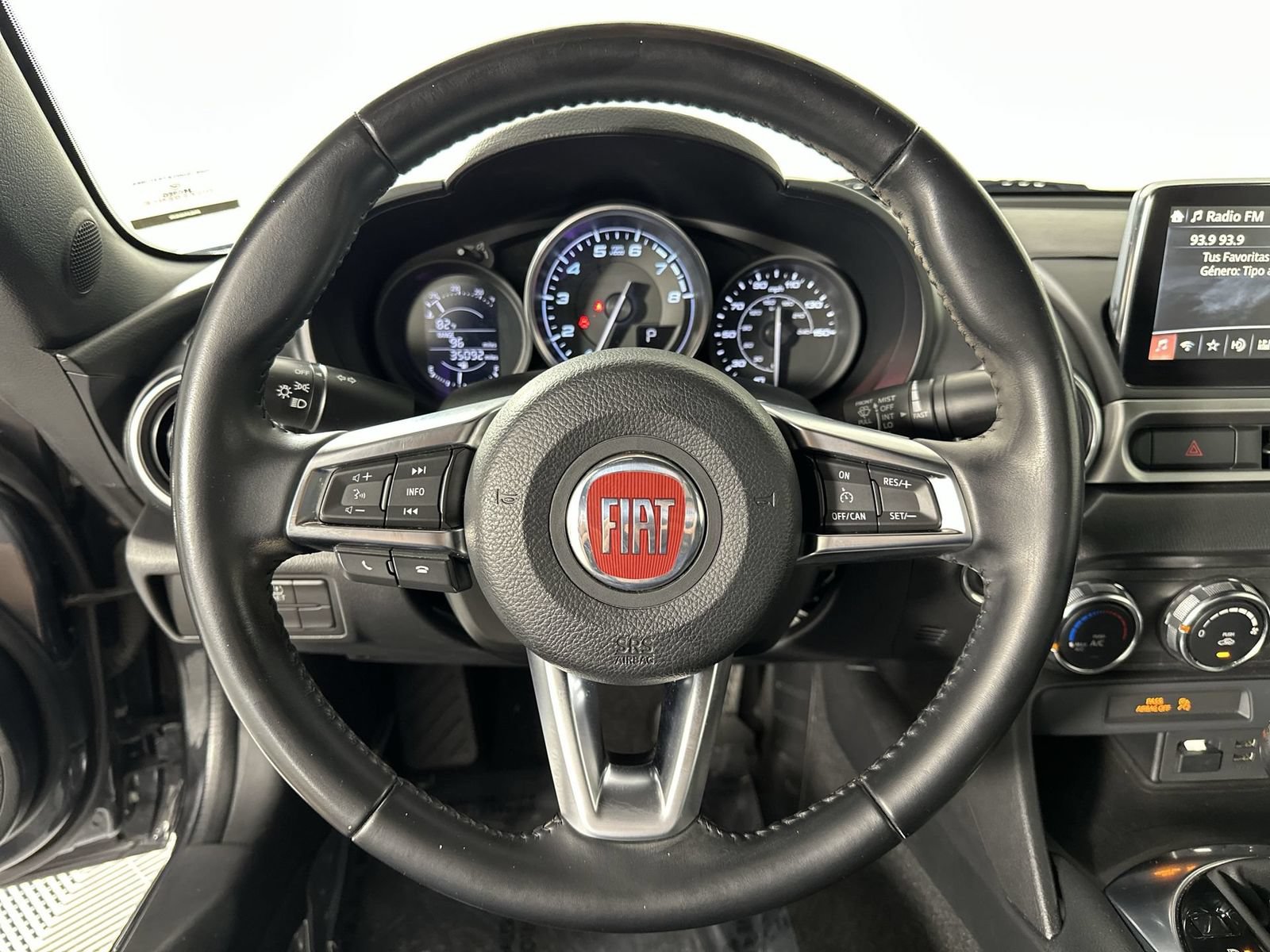 Used 2018 FIAT 124 Spider Classica w/ Technology & Siriusxm Group RWD image 14