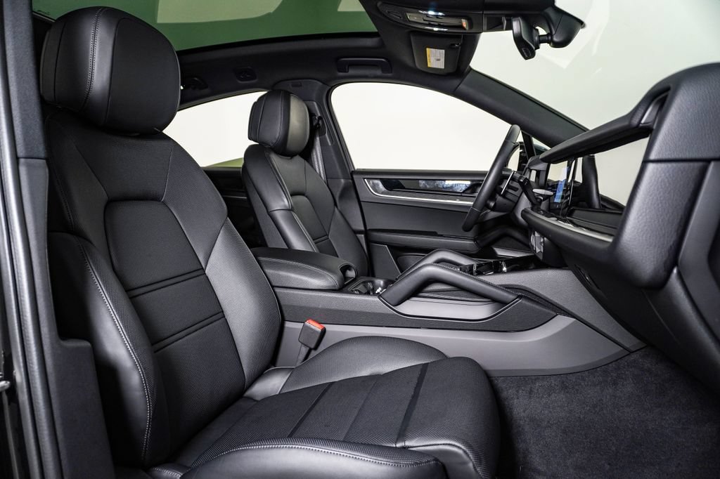 Certified 2026 Porsche Cayenne E-Hybrid Coupe AWD/4WD image 15