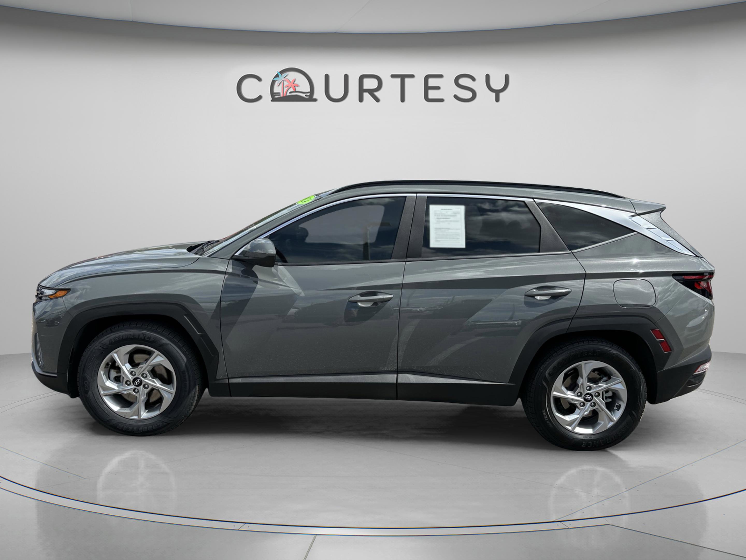 Used 2024 Hyundai Tucson SEL FWD image 2