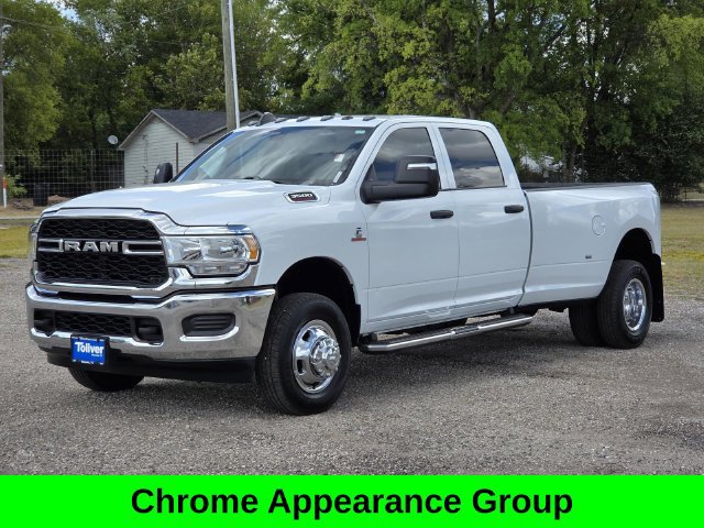 Used 2024 RAM 3500 Tradesman w/ Chrome Appearance Group AWD/4WD image 4