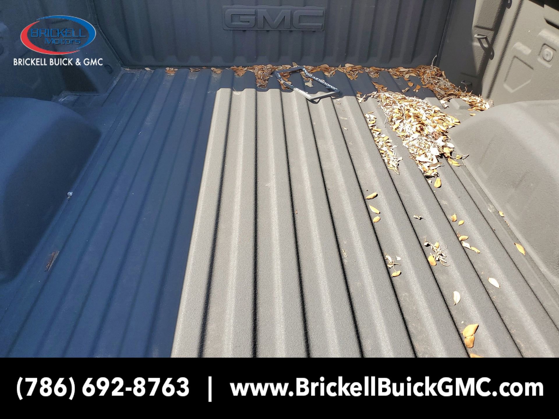 New 2025 GMC Sierra 1500 SLT w/ SLT Convenience Package image 8