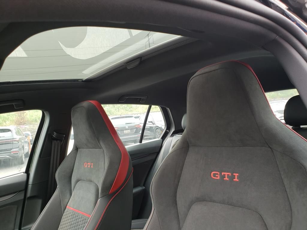 New 2026 Volkswagen GTI SE FWD image 7