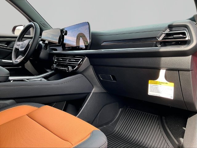 New 2027 Chevrolet Traverse Z71 w/ Enhanced Driving Package AWD/4WD image 9