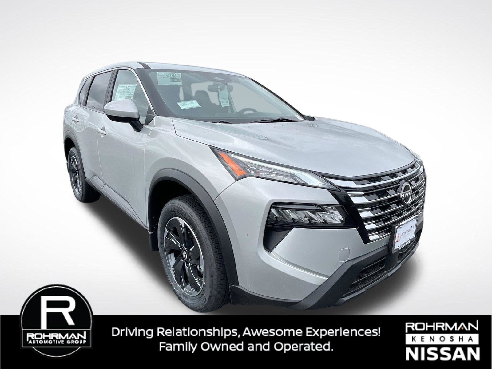 Used 2024 Nissan Rogue SV AWD/4WD image 3