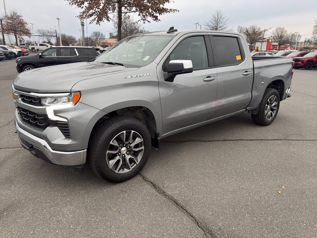Used 2024 Chevrolet Silverado 1500 LT image 3