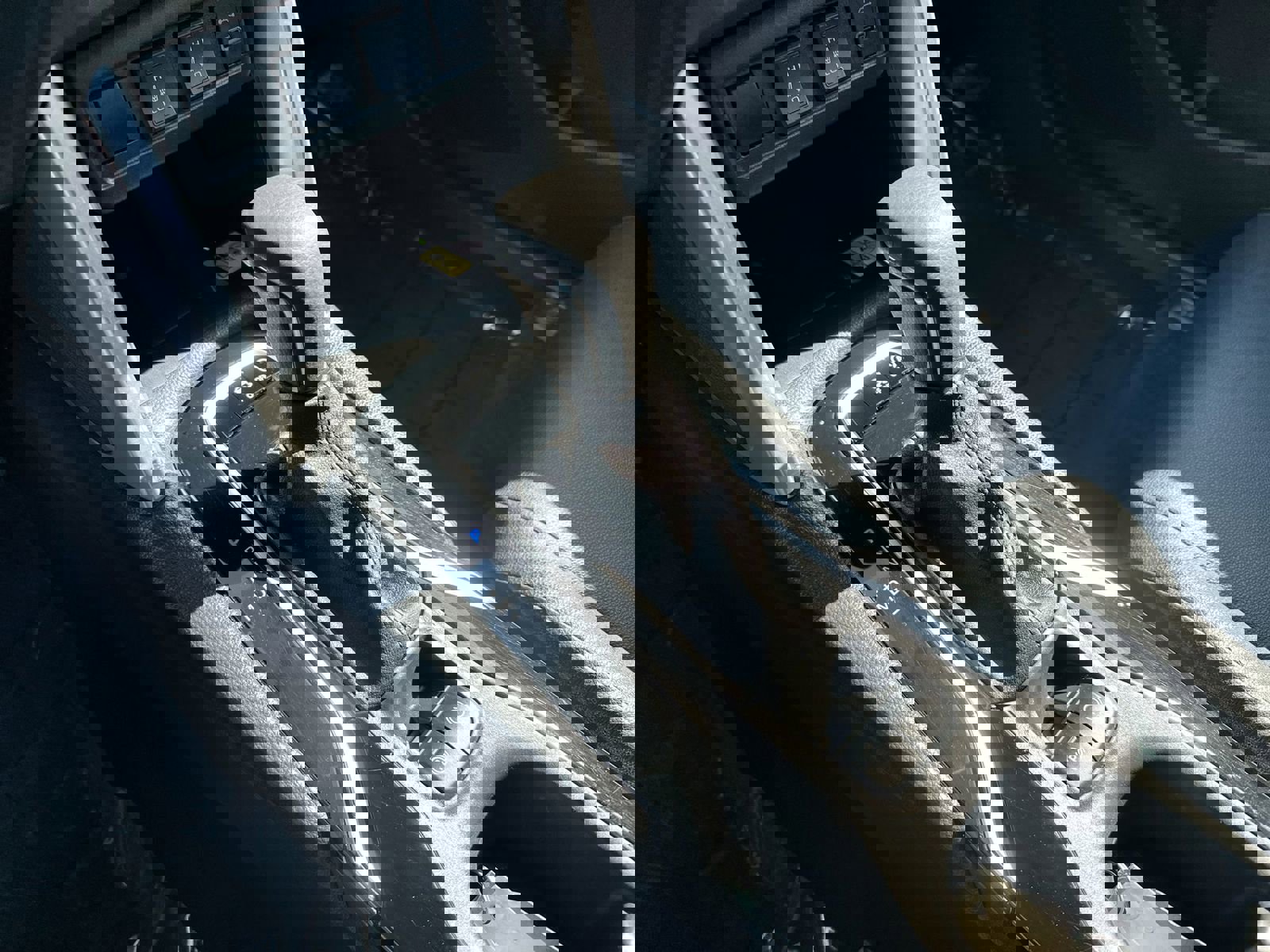 Used 2023 Toyota Corolla Cross XLE image 19