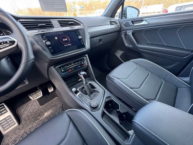 Certified 2022 Volkswagen Tiguan SEL R-Line image 31