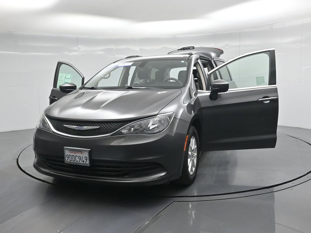Used 2020 Chrysler Voyager Lxi image 34