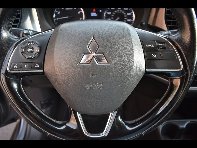 Used 2016 Mitsubishi Outlander SE FWD image 12