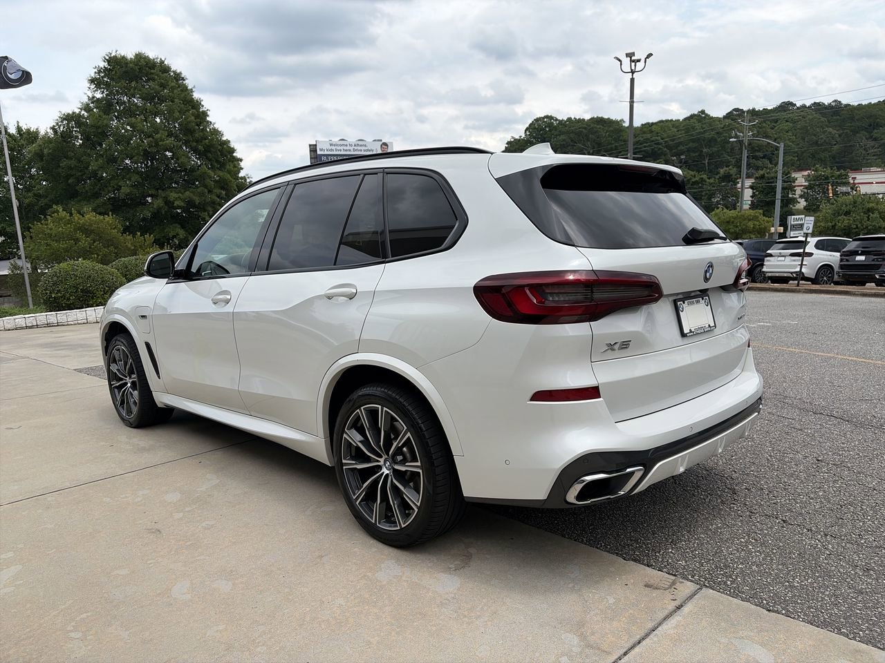 Used 2022 BMW X5 xDrive45e w/ M Sport Package AWD/4WD image 6