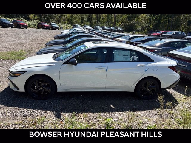 New 2026 Hyundai Elantra SE FWD image 2