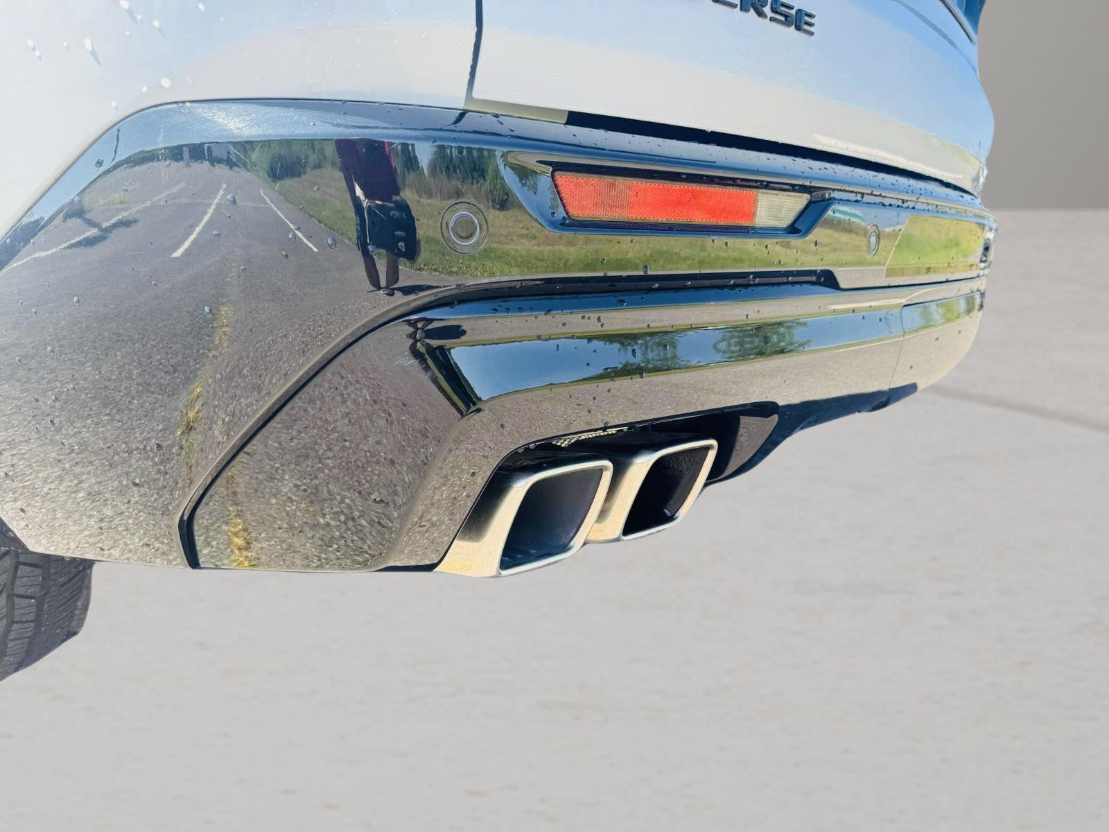 Used 2024 Chevrolet Traverse RS FWD image 21