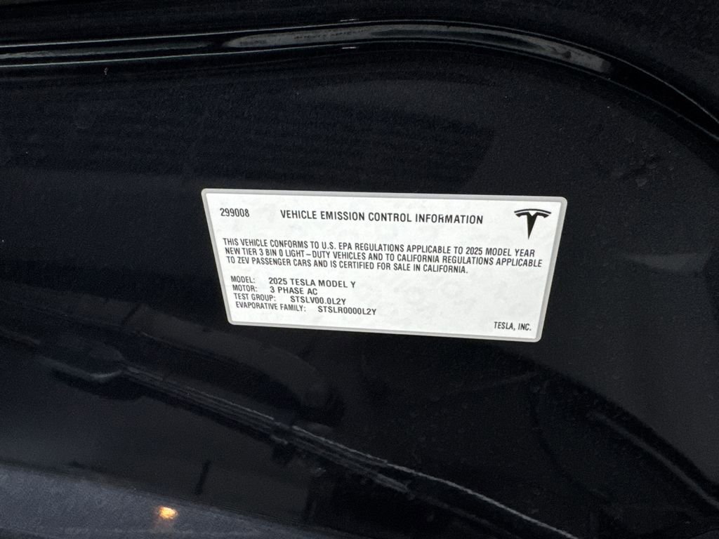 Used 2025 Tesla Model Y Long Range AWD/4WD image 73