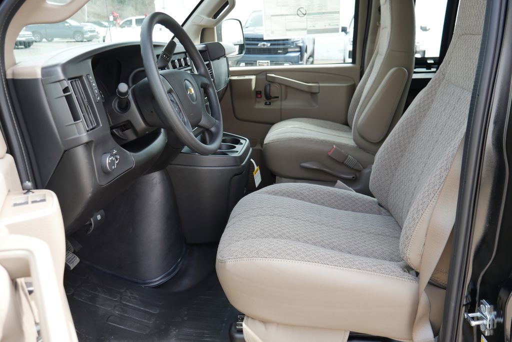 New 2026 Chevrolet Express 3500 Extended image 8