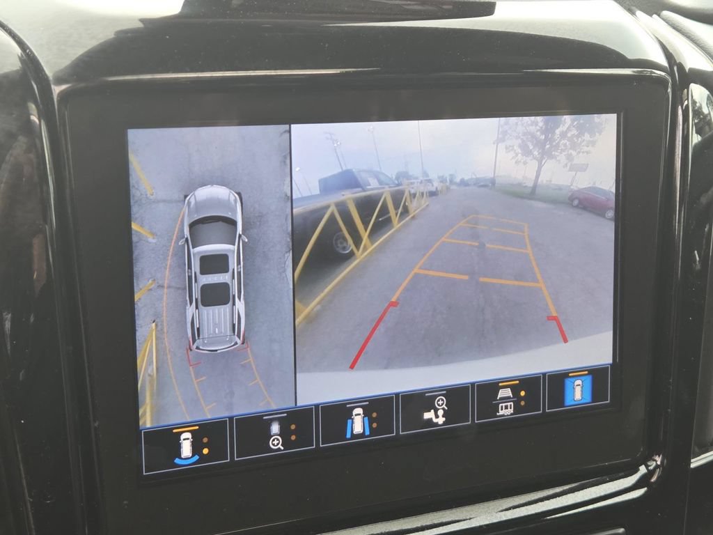 Used 2023 Chevrolet Traverse High Country AWD/4WD image 7
