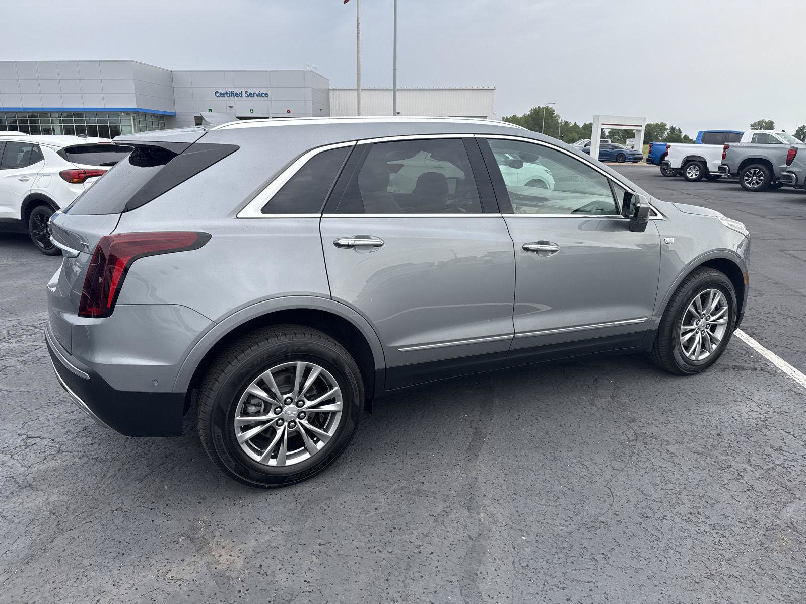 Used 2023 Cadillac XT5 Premium Luxury w/ Technology Package AWD/4WD image 5
