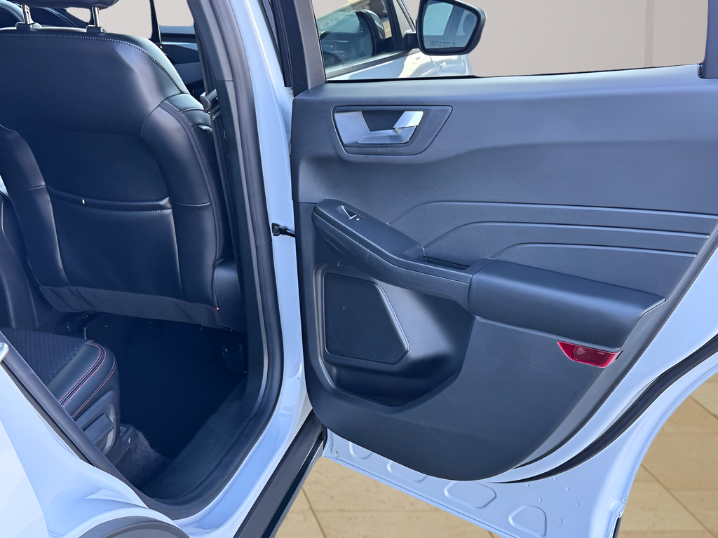 Used 2025 Ford Escape ST-Line Select AWD/4WD image 28