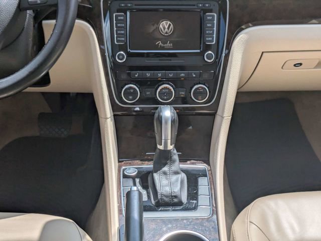 Used 2015 Volkswagen Passat TDI SEL Premium FWD image 19