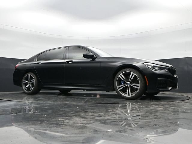 Used 2018 BMW 750i w/ Executive Package RWD image 34