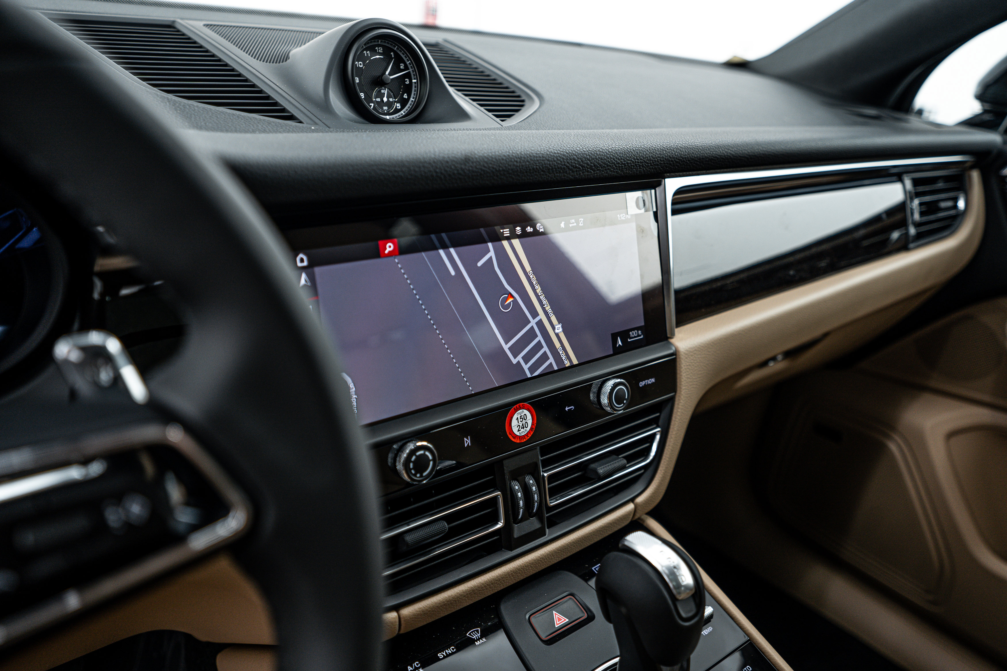 Certified 2026 Porsche Macan AWD/4WD image 15