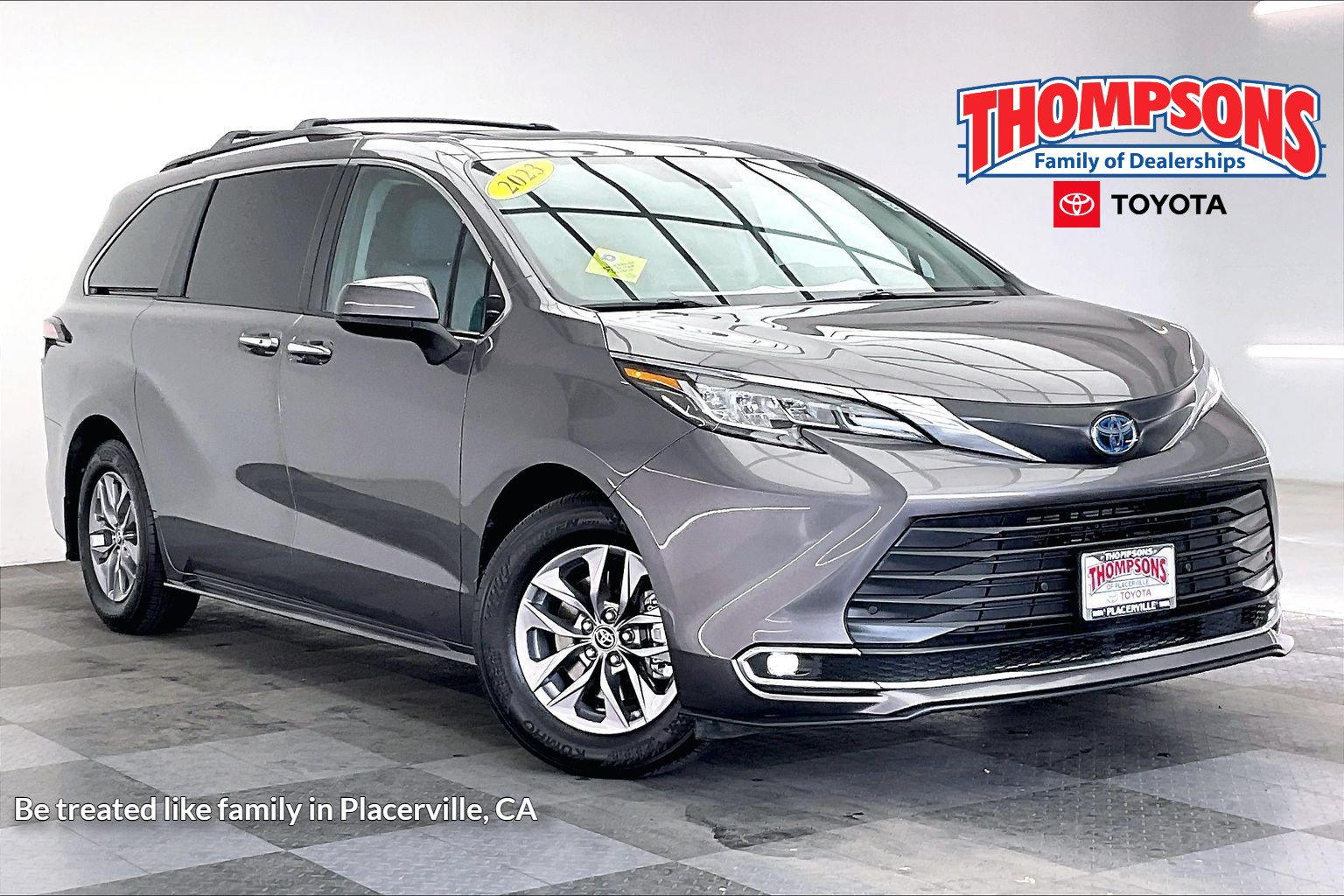 Used 2023 Toyota Sienna XLE FWD image 1