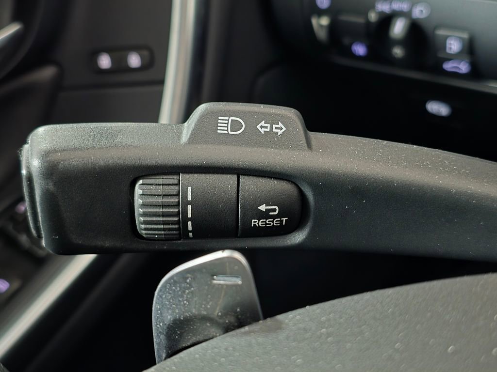 Used 2015 Volvo V60 T6 R-Design Platinum image 31