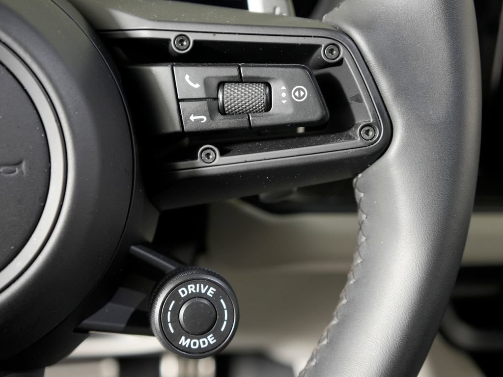Certified 2025 Porsche Cayenne GTS AWD/4WD image 30
