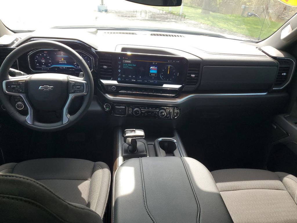 Used 2025 Chevrolet Silverado 1500 RST AWD/4WD image 11