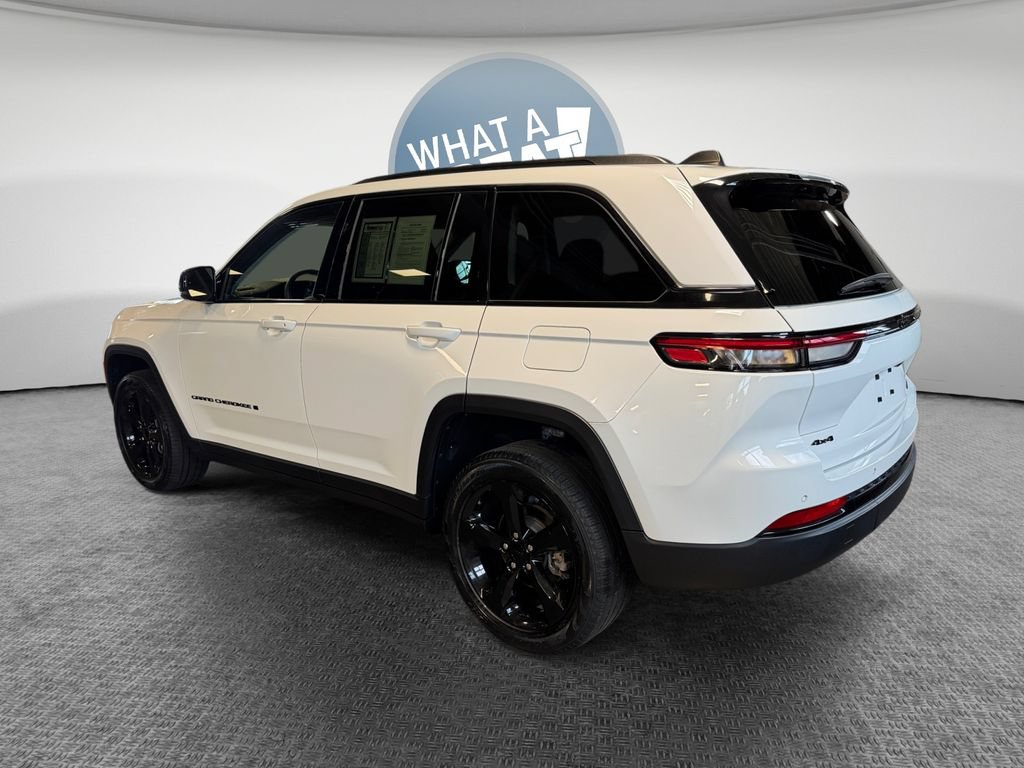 Used 2023 Jeep Grand Cherokee Limited w/ Black Appearance Package AWD/4WD image 6