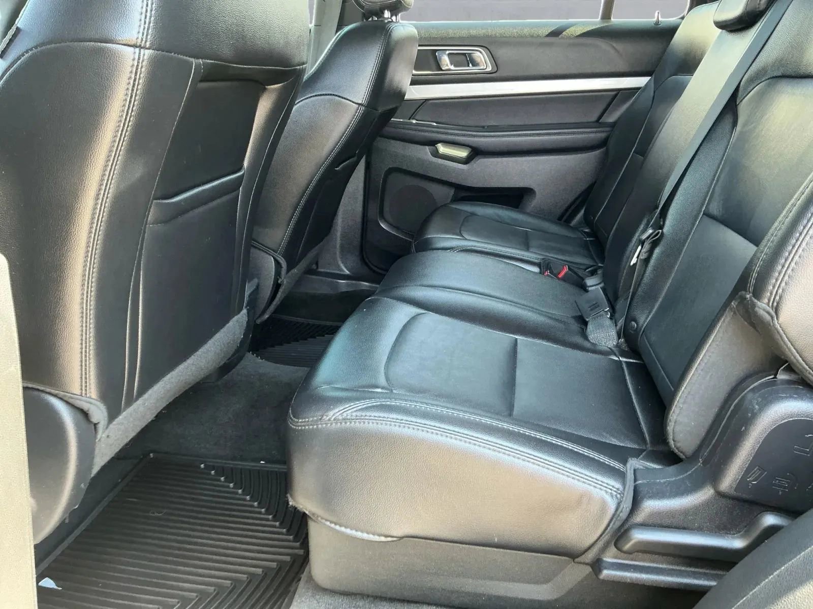 Used 2017 Ford Explorer XLT w/ Equipment Group 202A image 12
