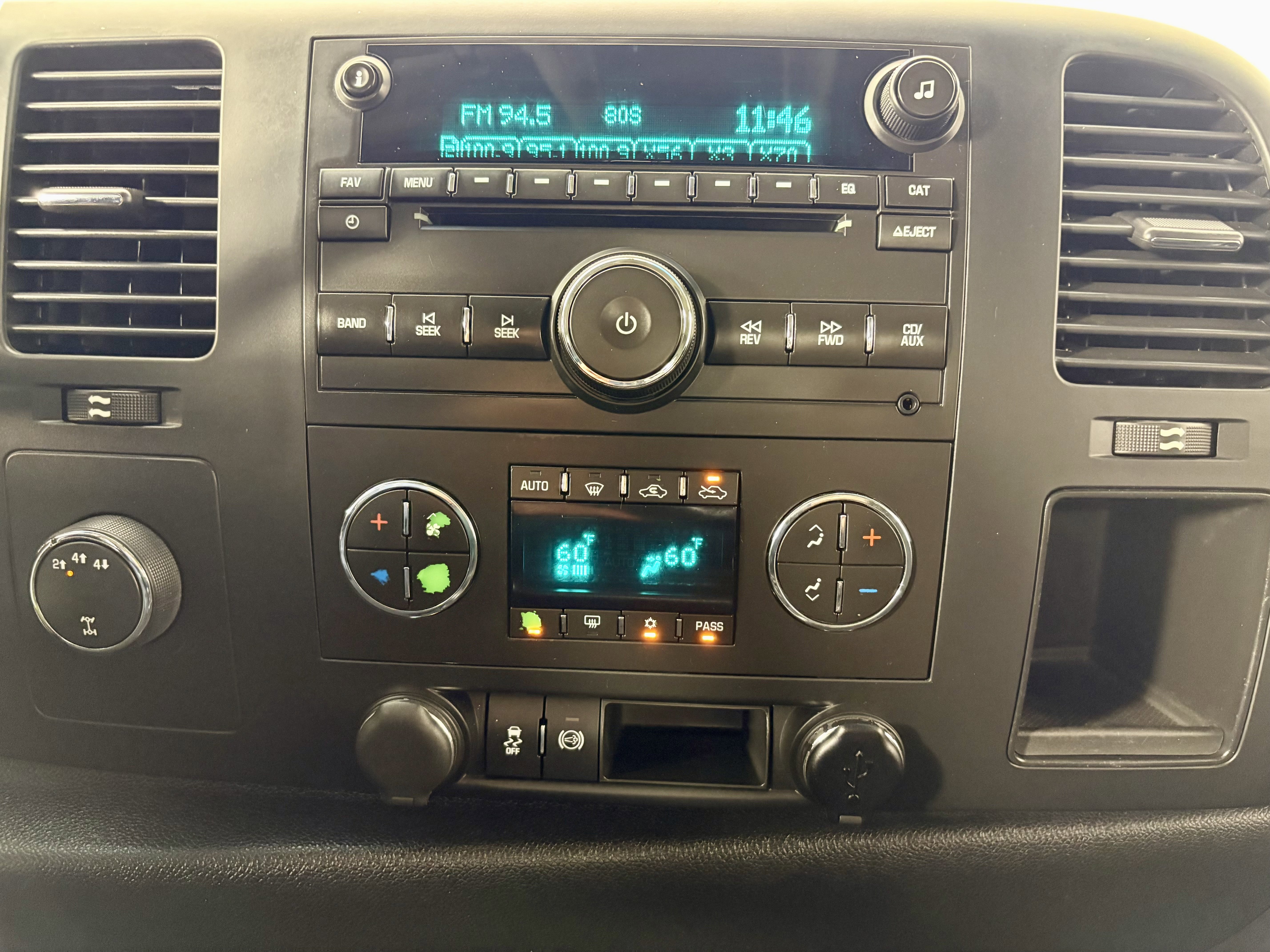 Used 2013 Chevrolet Silverado 2500 LT w/ Interior Plus Package image 19