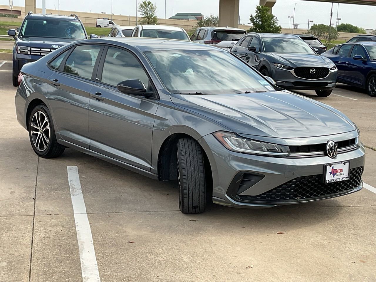 Used 2025 Volkswagen Jetta Sport image 4