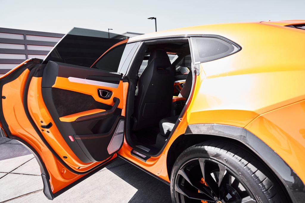 Used 2022 Lamborghini Urus AWD/4WD image 29