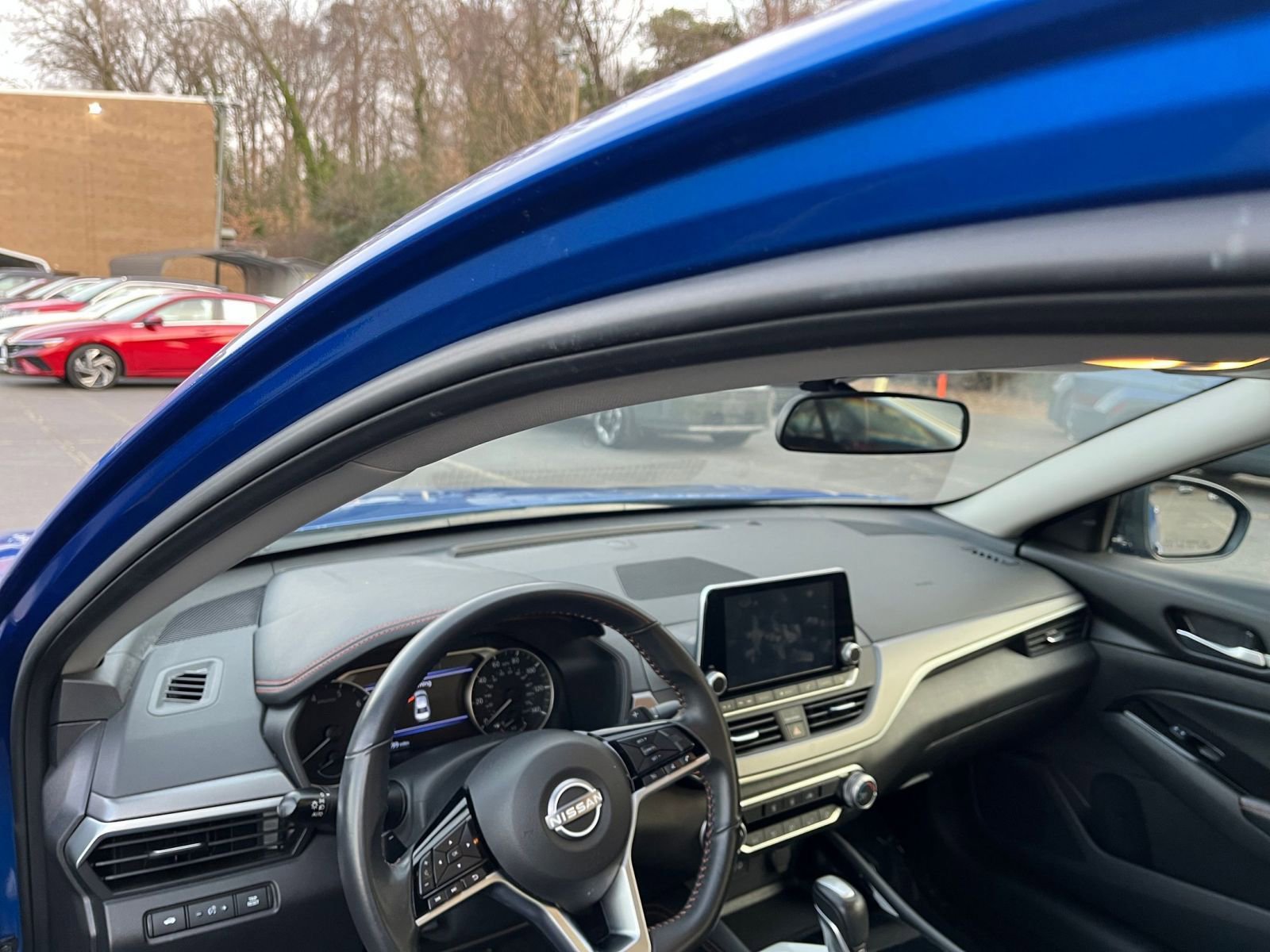 Used 2025 Nissan Altima 2.5 SR image 32