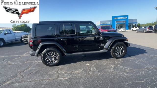 Used 2024 Jeep Wrangler Unlimited Sahara w/ Technology Group AWD/4WD image 9