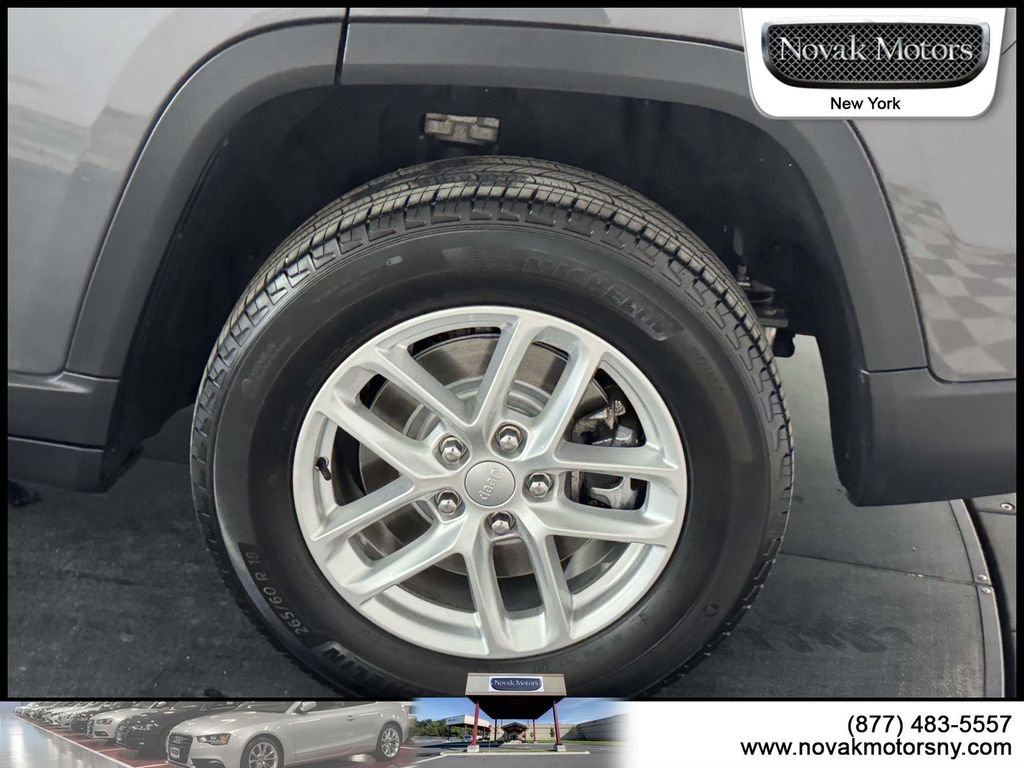 Used 2023 Jeep Grand Cherokee L Laredo w/ Luxury Tech Group I image 7