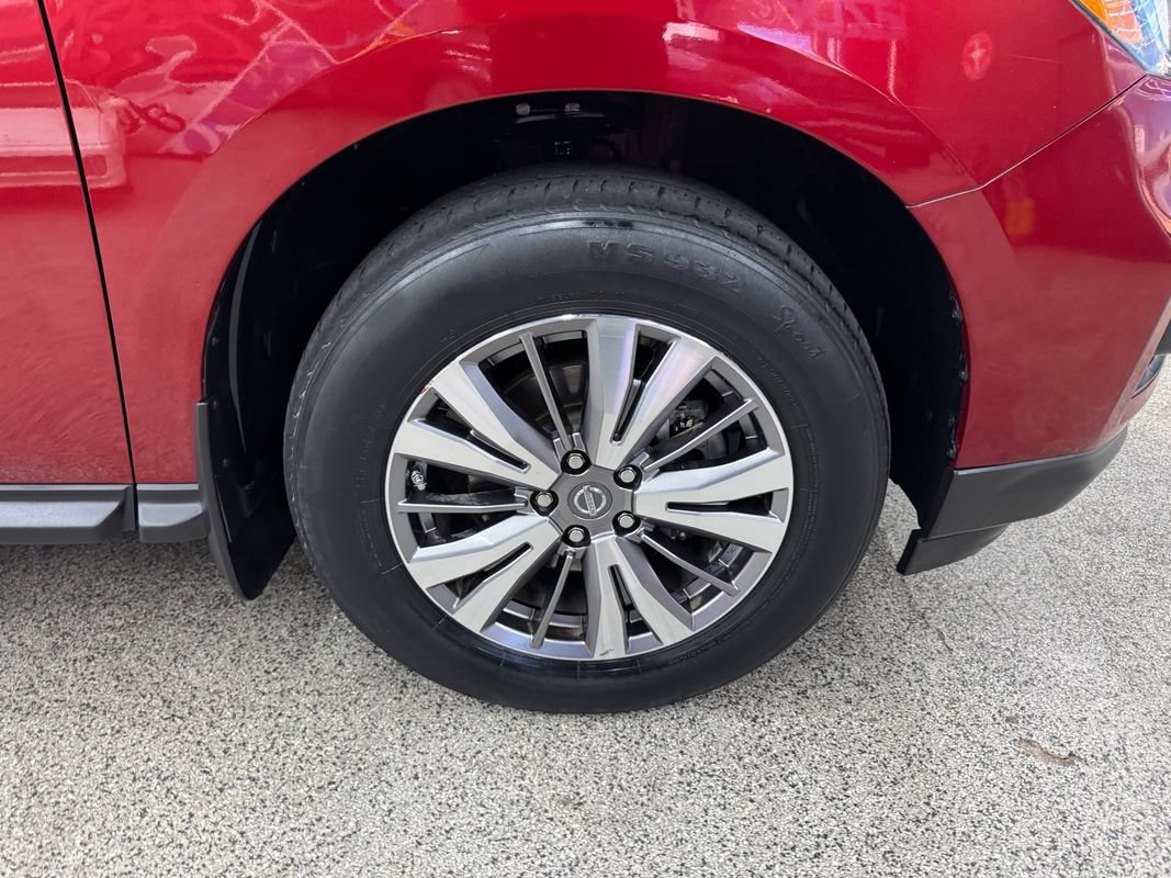 Used 2018 Nissan Pathfinder S AWD/4WD image 40