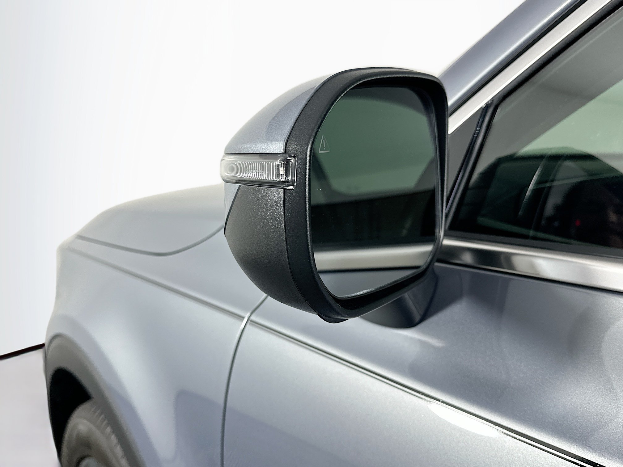 Used 2025 Kia Telluride LX FWD image 16