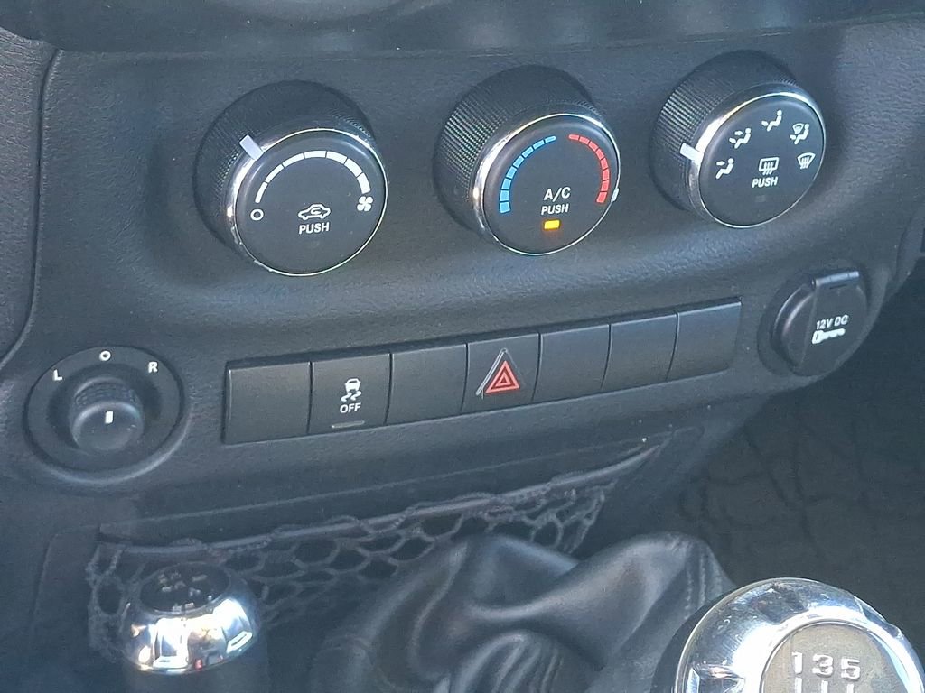 Used 2014 Jeep Wrangler Unlimited Sport w/ Quick Order Package 23S AWD/4WD image 15