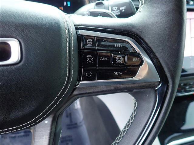 Used 2022 Jeep Grand Cherokee Overland w/ Advanced Protech Group III AWD/4WD image 17