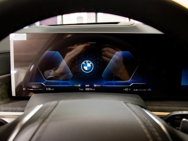 Used 2025 BMW X7 xDrive40i w/ Executive Package image 17