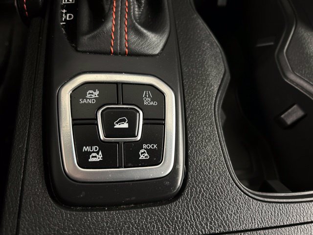 Used 2026 Nissan Frontier PRO-4X AWD/4WD image 18