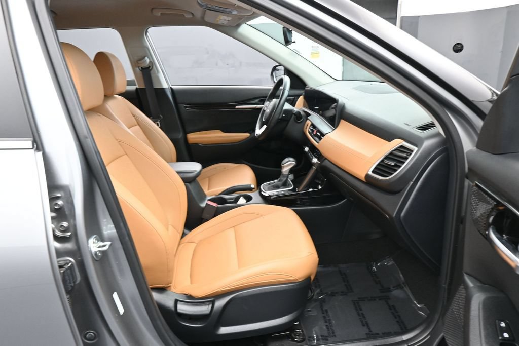 Used 2024 Kia Seltos EX FWD image 40