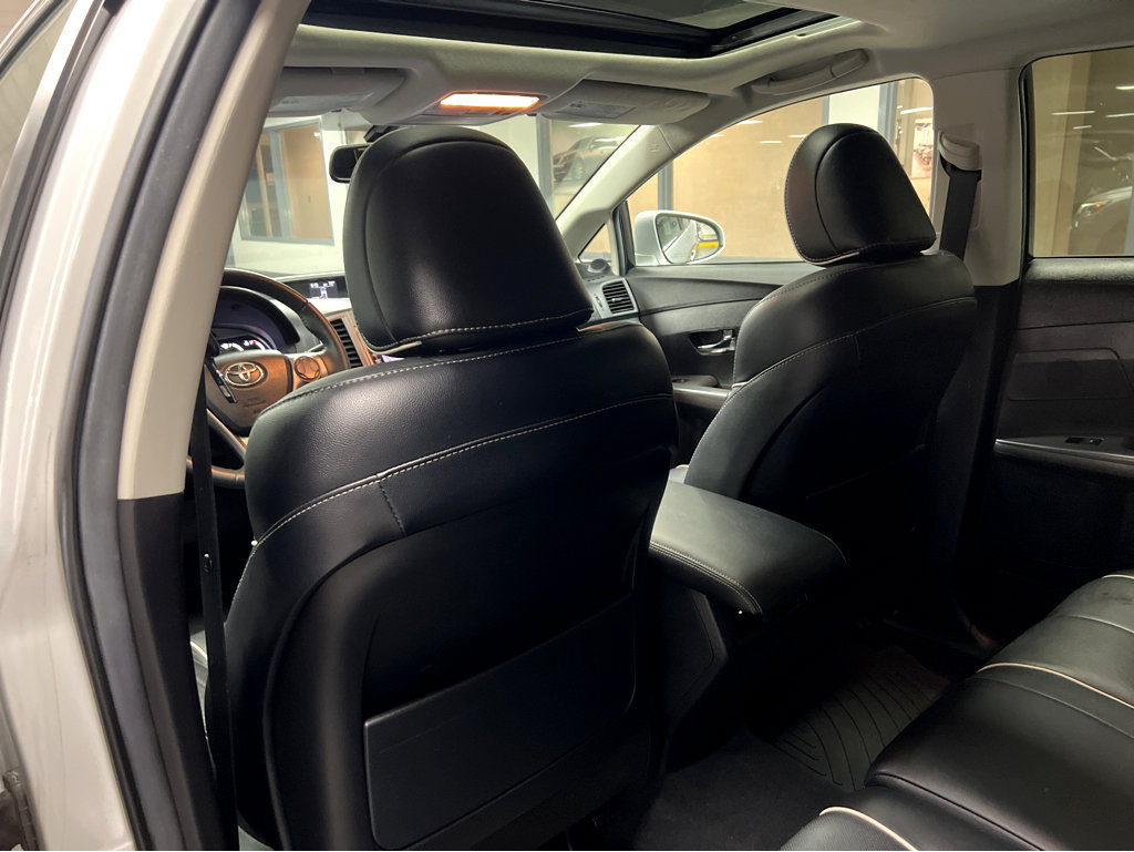 Used 2013 Toyota Venza Limited AWD/4WD image 19