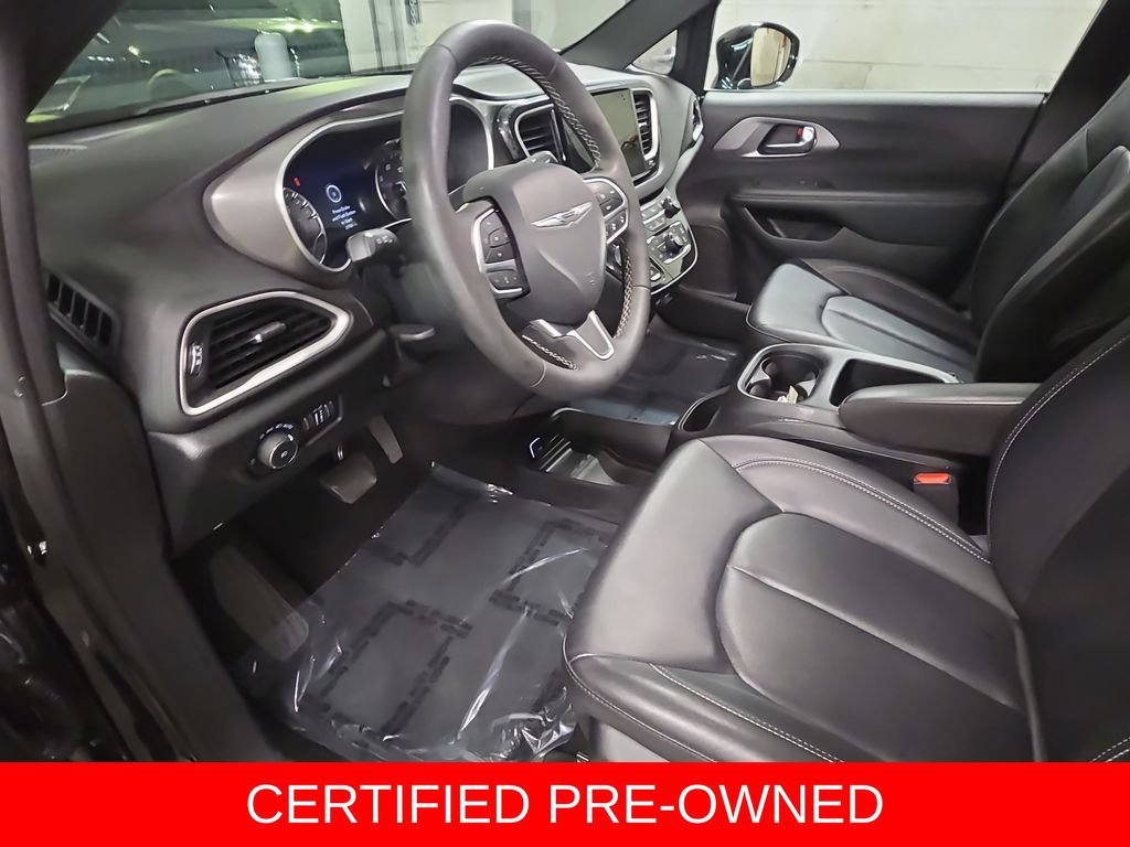 Used 2025 Chrysler Pacifica Select FWD image 17