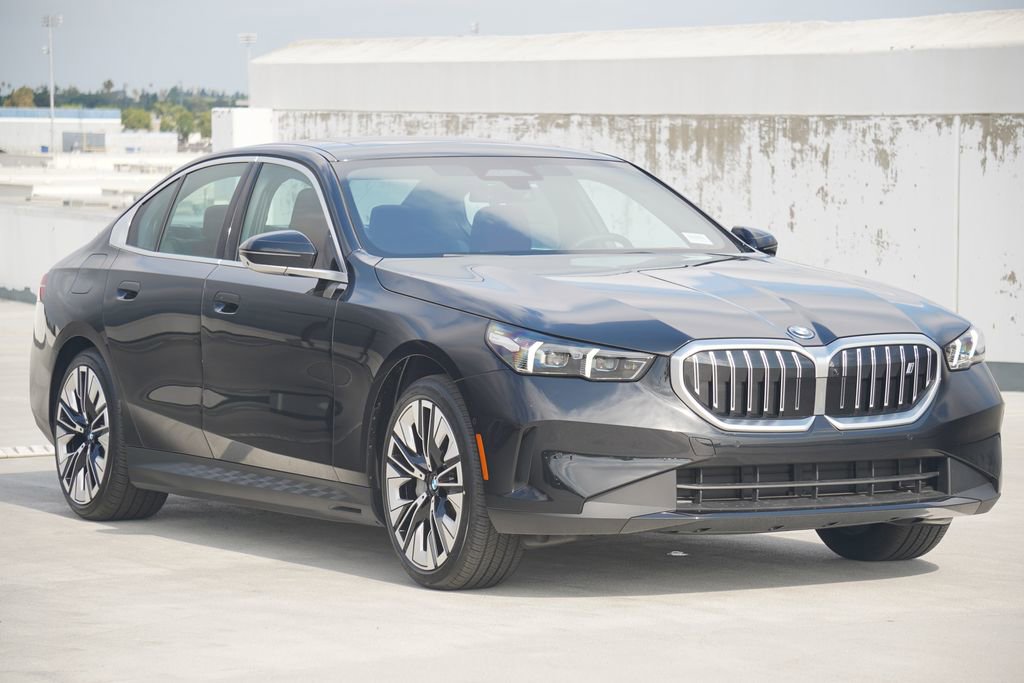 Used 2026 BMW i5 eDrive40 image 3