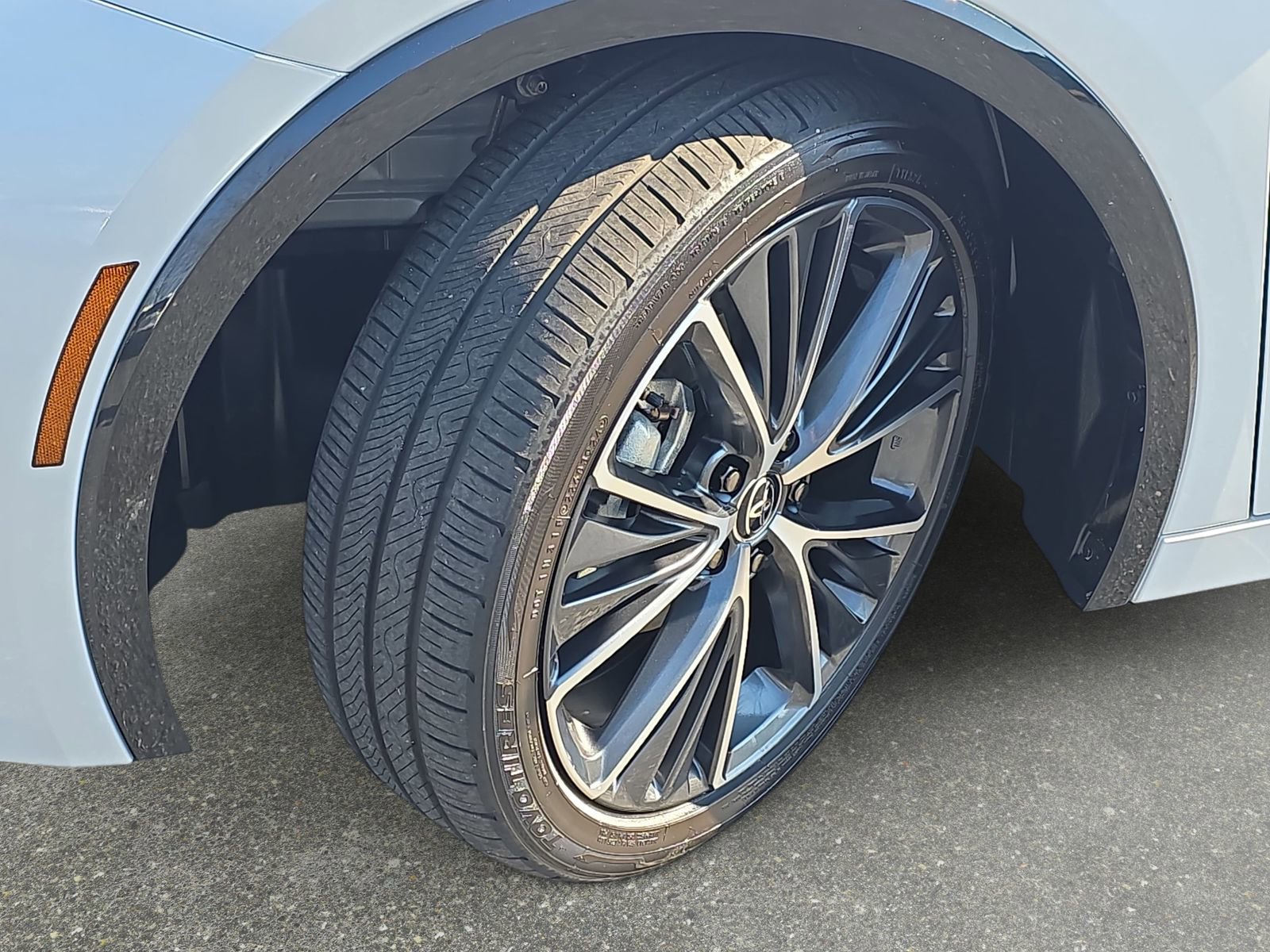 Used 2024 Toyota Prius Limited image 32