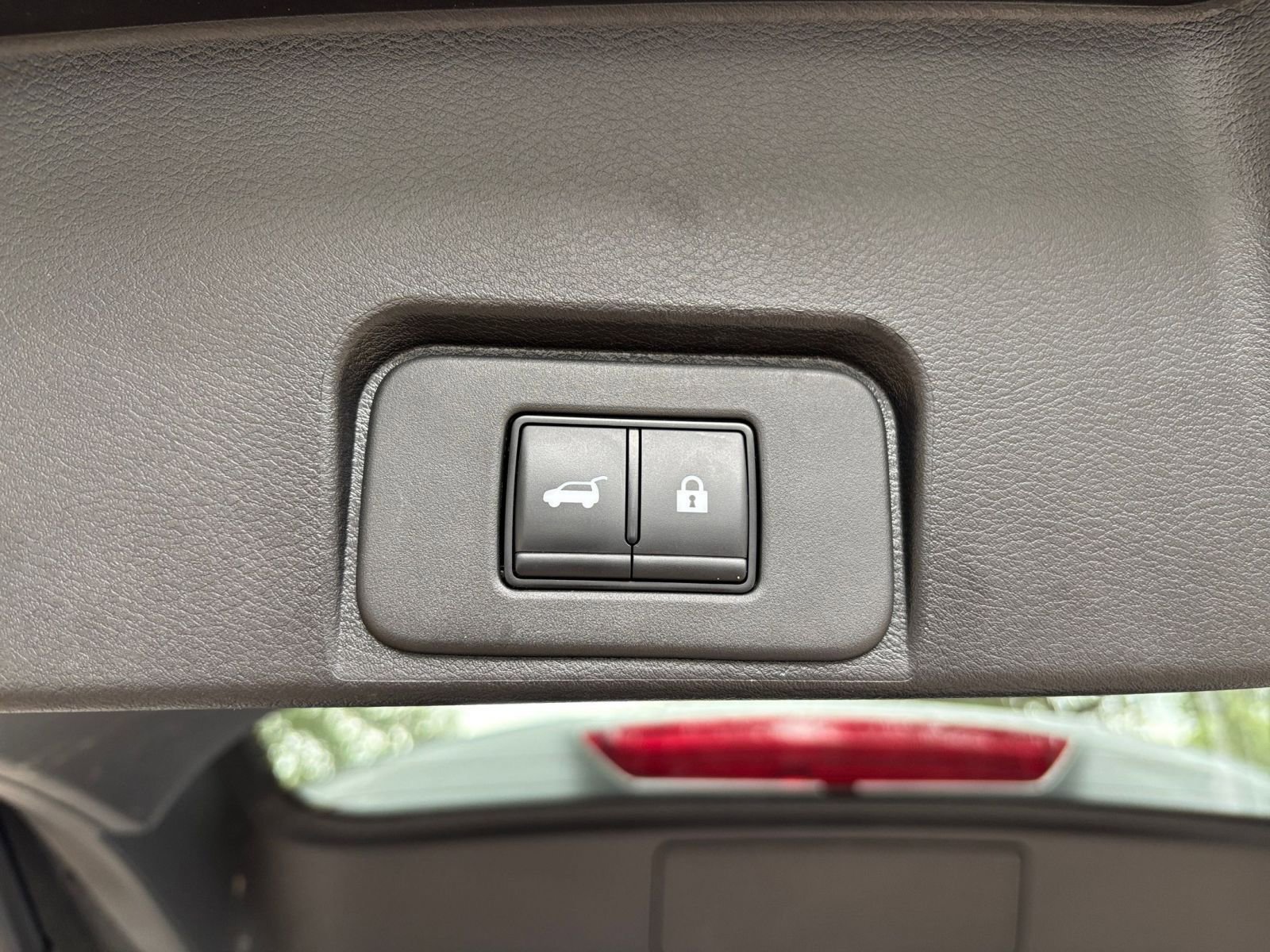Used 2025 Nissan Rogue SV FWD image 23