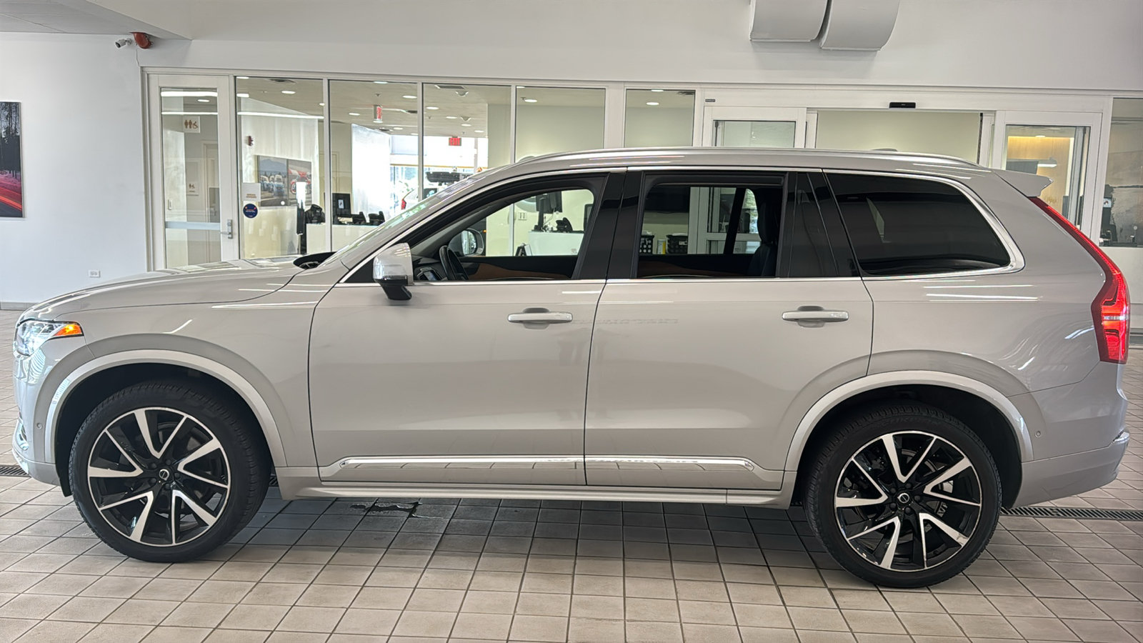 Used 2023 Volvo XC90 B6 Plus w/ Protection Package AWD/4WD image 8